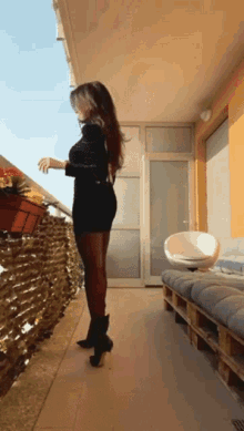 Short And Tight Sexy Mom GIF - Short And Tight Sexy Mom Lbd GIFs