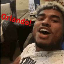 Orlando Laughing GIF - Orlando Laughing Selfie GIFs