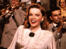 Judy Garland GIF - Judy Garland Singing GIFs
