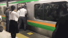 満員電車　電車　人混み GIF - Train Rush Hour Japan GIFs