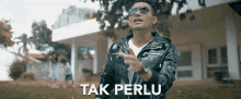 tak perlu tak usah tidak berguna bernyanyi penyanyi tak perlu tak usah tidak berguna bernyanyi penyanyi