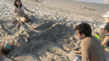 Haciendo Una Sirena Beach GIF - Haciendo Una Sirena Beach Sand GIFs