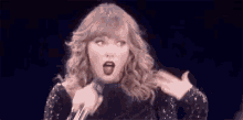 Taylor Swift Reputation Tour GIF - Taylor Swift Reputation Tour Fanning Myself GIFs