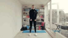 Happy Fit Challenge Workout GIF - Happy Fit Challenge Workout Woonkamer Workout GIFs