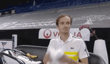 medvedev thumbs up happy tennis medvedev thumbs up happy tennis