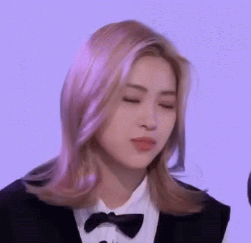 T2704 Itzy GIF - T2704 Itzy Ryujin - Discover & Share GIFs