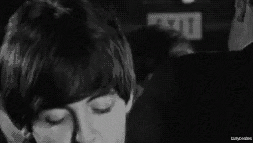 The Beatles Paul Mccartney GIF - The Beatles Paul Mccartney Smoke - Descubre &amp; Comparte GIFs
