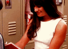 Glee Rachel Berry GIF - Glee Rachel Berry Signing Yearbook GIFs