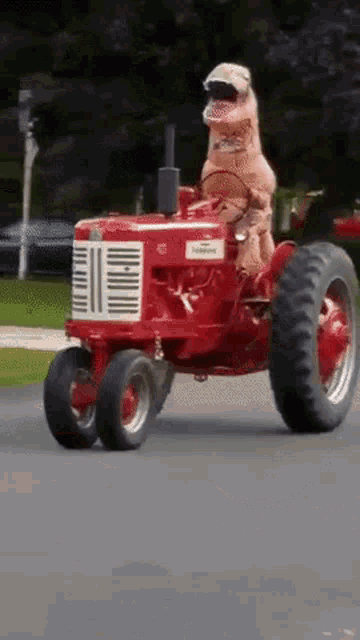 Dino Traktor GIF.