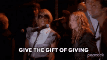 Give The Gift Of Giving Mary J Blige GIF - Give The Gift Of Giving Mary J Blige Sheryl Crow GIFs