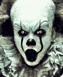pennywise evil smlie clown it smile