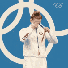 Wear Medal Lydia Jacoby GIF - Wear Medal Lydia Jacoby Usa Swimming Team GIFs