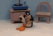 Pingu Leggere GIF - Pingu Leggere Reading GIFs