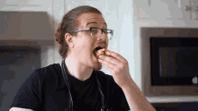 Eating Joshua Weissman GIF - Eating Joshua Weissman Joshua Weissman Vlog GIFs