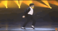 Michael Impersonater Moonwalk GIF - Michael Impersonater Moonwalk Dance GIFs