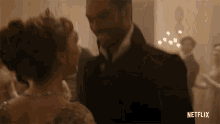 dancing daphne bridgerton simon basset phoebe dynevor reg%C3%A9jean page dancing daphne bridgerton simon basset phoebe dynevor reg%C3%A9jean page