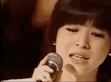 歌う　松田聖子　seiko Matsuda 昭和 GIF - Seiko Matsuda Showa Sing GIFs