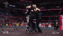 Exclusiva WWE.COM: Cumpleaños de Mappy The-miz-group-hug