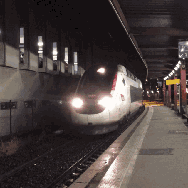 Train Coming In GIF - Train Coming In In Transit - Discover &amp; Share GIFs