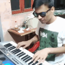 Jagyasini Pranav GIF - Jagyasini Pranav Piano GIFs