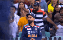 dancing spectator india vs australia virat kohli