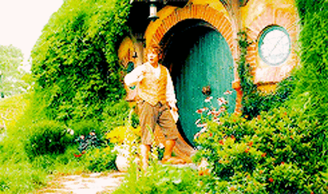 Hobbit Hole Bilbo Baggins GIF - Hobbit Hole Bilbo Baggins The Hobbit GIFs