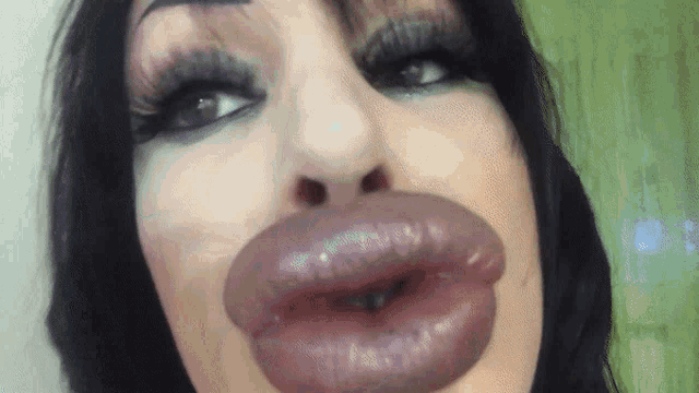 Bimbo Pouty Lips GIF - Bimbo Pouty Lips Weird GIFs