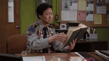 Pretending You'Re A Good Student In Front Of Ur Parents GIF - Kenjeong Community School GIFs