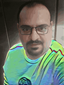 Guy Selfie GIF - Guy Selfie Shirt GIFs