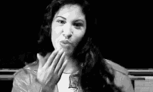 Kiss Selenaquintanilla GIF - Kiss Selenaquintanilla Selena GIFs