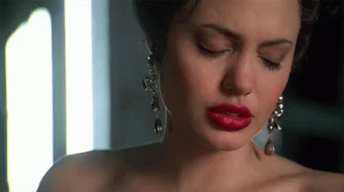 анджелина джоли грусть печаль грустно GIF - Angelina Jolie Cry Crying - Des...