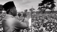 Hari Pahlawan GIF - Soekarno Pidato Speech GIFs