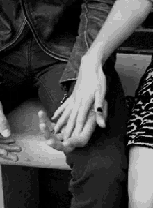 Holding Hands Hold Hands GIF - Holding Hands Hold Hands Couple GIFs