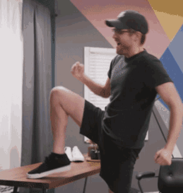 Linus Tech Tips Ltt GIF Linus Tech Tips Ltt Winning Discover