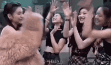 Itzy Reaction Vanteloaf GIF - Itzy Reaction Vanteloaf Itzy Laughing GIFs