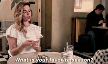 Schitts Creek Alexis Rose GIF - Schitts Creek Alexis Rose What Is Your Favorite Season GIFs