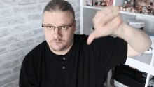 Thumbs Down Alan Spicer GIF - Thumbs Down Alan Spicer Youtube Consultant GIFs