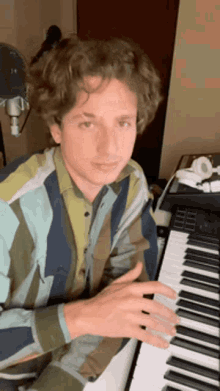 Charlie Puth Charlie Puth Piano GIF - Charlie Puth Charlie Puth Piano GIFs