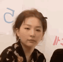 gleektate seulgi looks around gleektate seulgi looks around