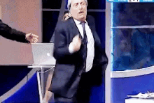 crudeli-dance.gif