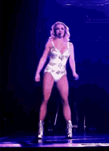 Dance Britney Spears GIF - Dance Britney Spears Swaying GIFs