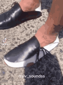 Wallet Shoe GIF - Wallet Shoe Wallet Shoe GIFs