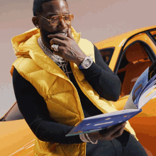 Reading Gucci Mane GIF - Reading Gucci Mane Fake Friends Song GIFs