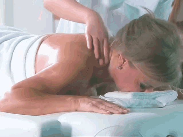 Alexandra Lencastre Massage GIF - Alexandra Lencastre Massage Relax GIFs.