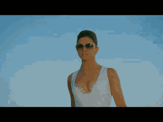 Deepika Padukone Race2 GIF - Deepika Padukone Race2 - Discover & Share GIFs