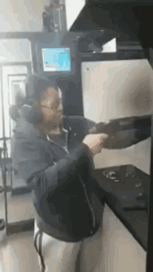Guns Ahooting GIF - Guns Ahooting Woman GIFs