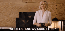 Who Else Knows About This Elizabeth Banks GIF - Who Else Knows About This Elizabeth Banks Rebekah Bosley GIFs
