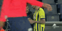 Jose Sosa Emre Belözoğlu GIF - Jose Sosa Emre Belözoğlu Fenerbahçe GIFs