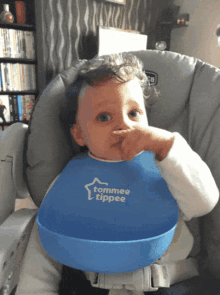 Baby Finger GIF - Baby Finger Cheeky GIFs