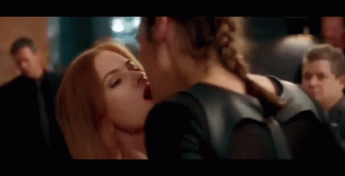 El GIF animado de Lesbian Love Kiss Make Out perfecto para tus conversacion...